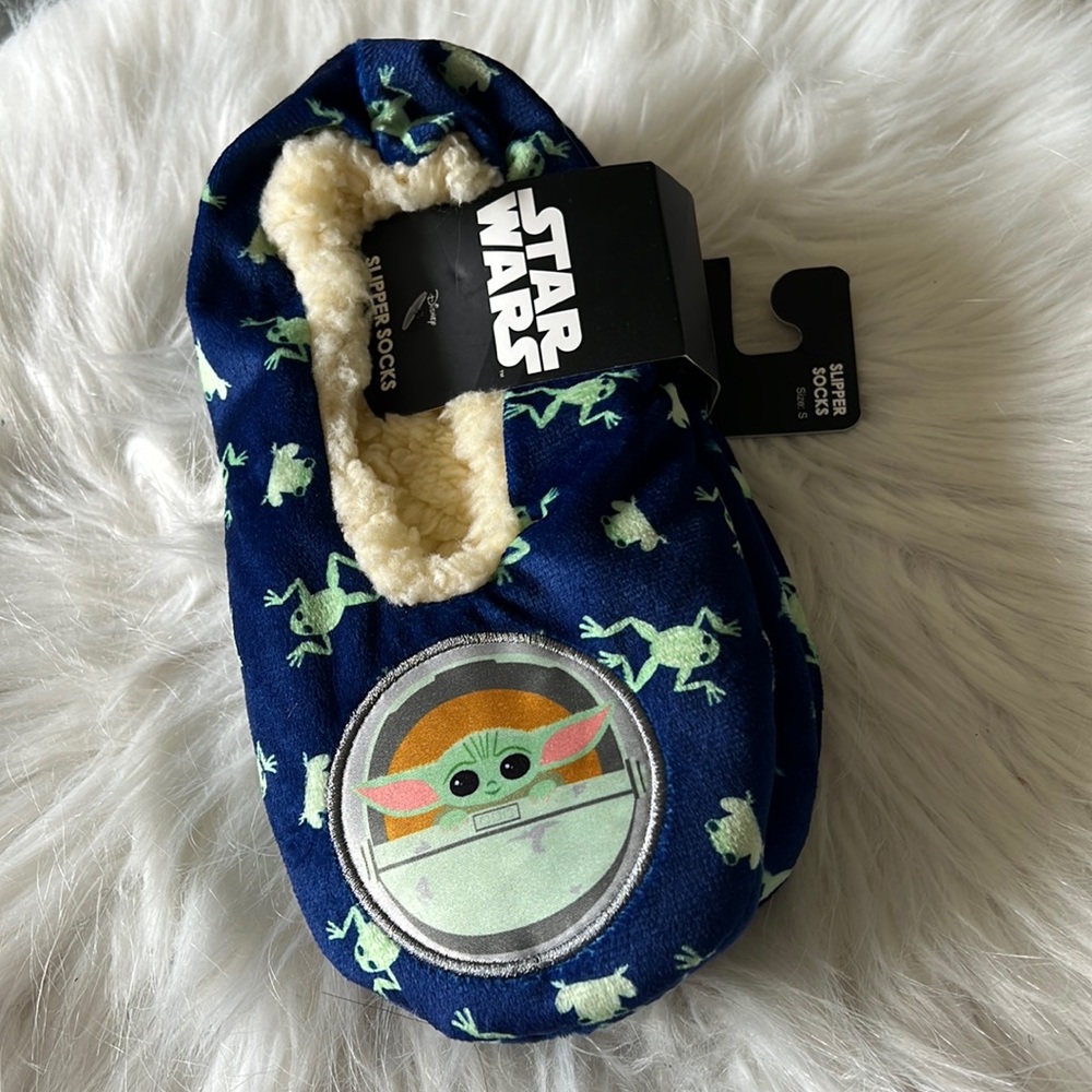 NWT DISNEY STAR WARS BABY YODA Slipper Socks Size Small